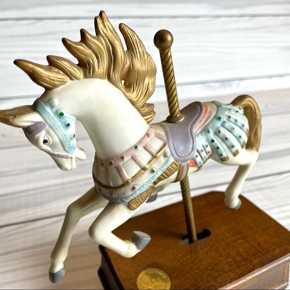 Carousel Collection Musical Horse- 3rd Edition - Picture 4 of 11